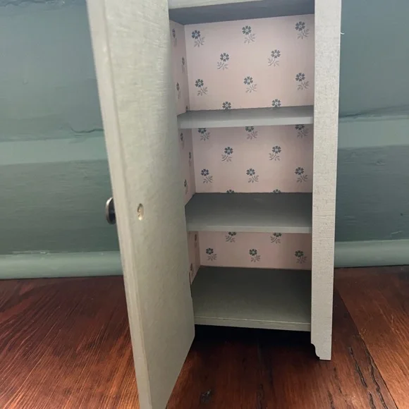 Maileg Mini Vintage Closet - Picture 6 of 7